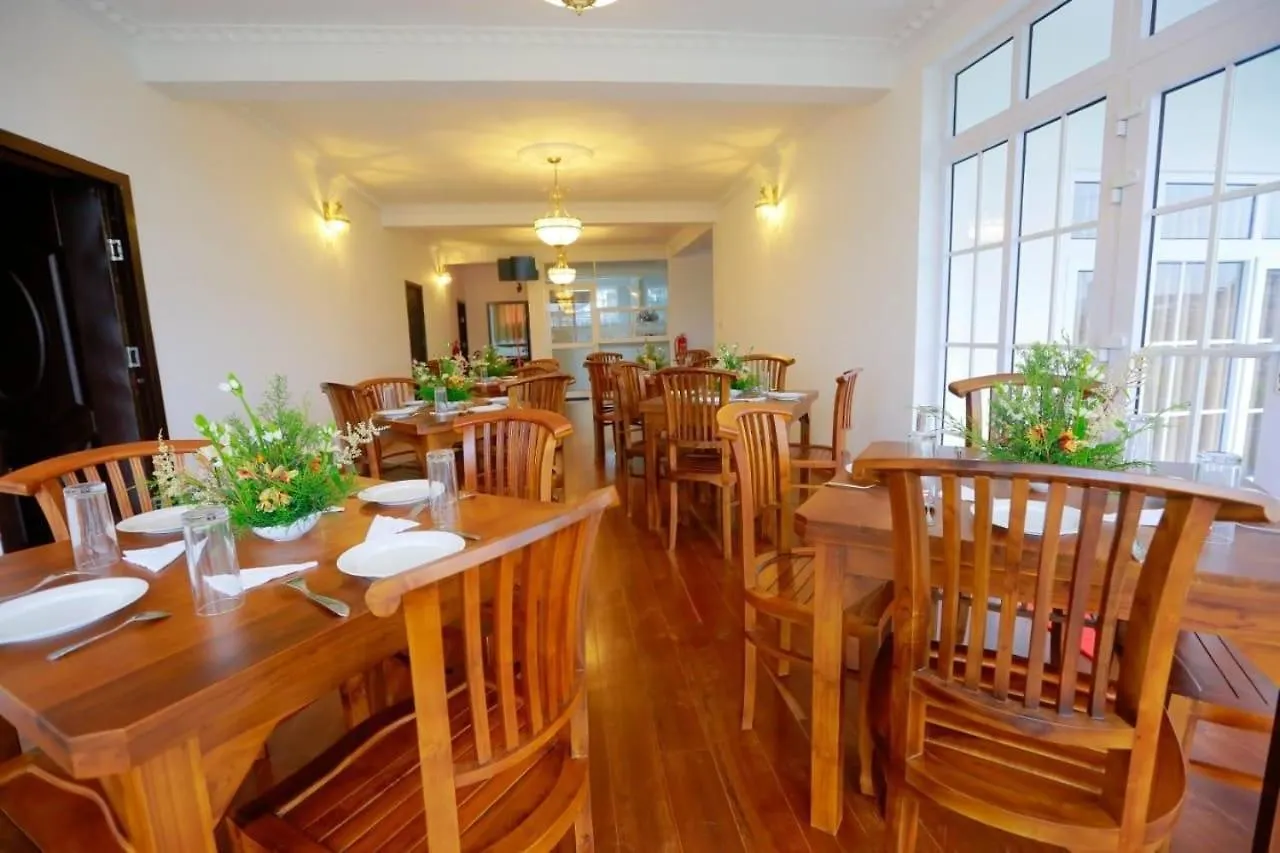 Top Moons Nuwara Eliya Hotel